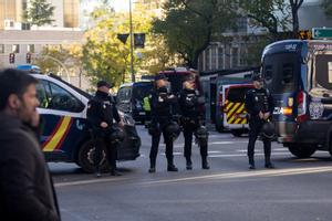 La policia compara les cartes bomba amb altres escrits amb amenaces rebuts pel Govern pel seu suport a Ucraïna