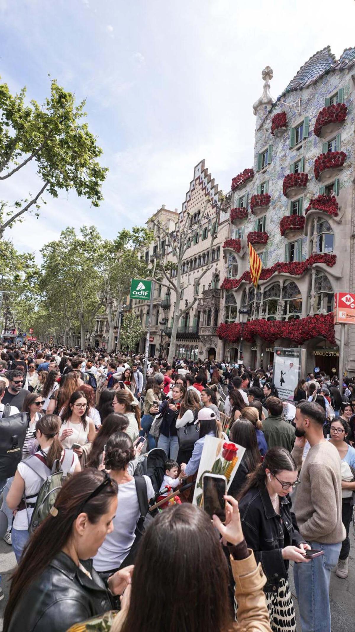 Un Sant Jordi de récord, en imágenes