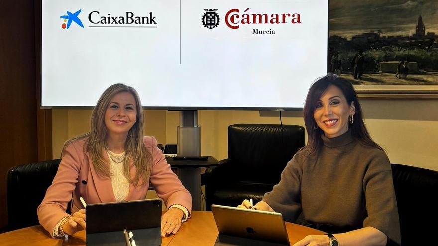 Firma del convenio de colaboración entre CaixaBank y la Cámara de Comercio de Murcia.