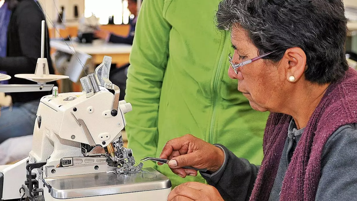 Los hilos textiles que desde Murcia tejen cuatro colegios en Bolivia