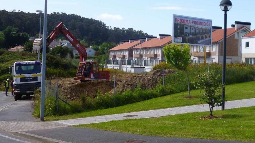 Anuncio de una nueva promoción de vivienda en Cabreira en 2016.