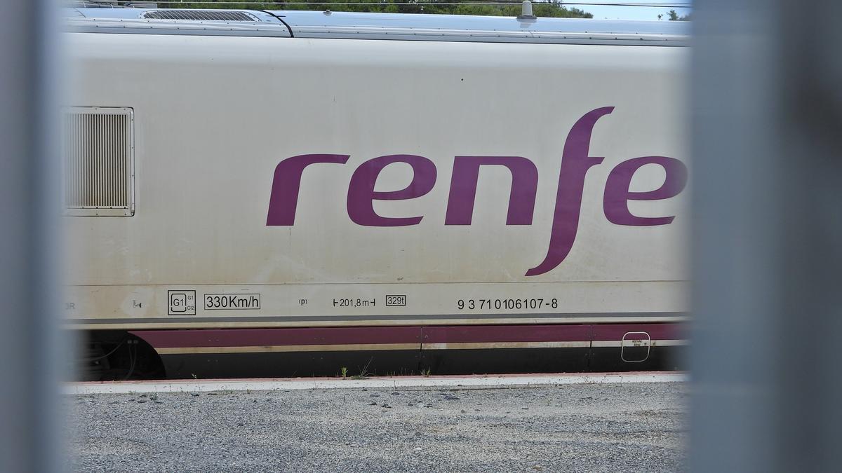 Pruebas de los trenes Avril, convoy de la serie 106 de Talgo.