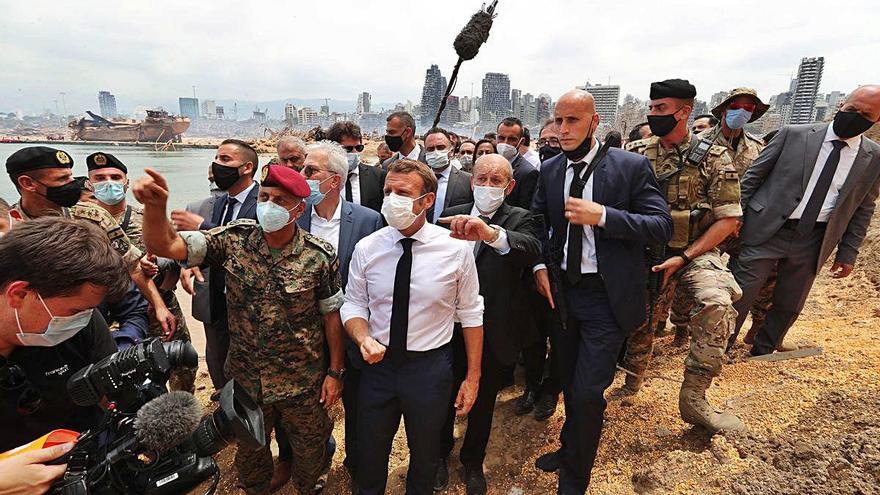 Macron va visitar la zona del port de Beirut on es va produir l&#039;enorme explosió.