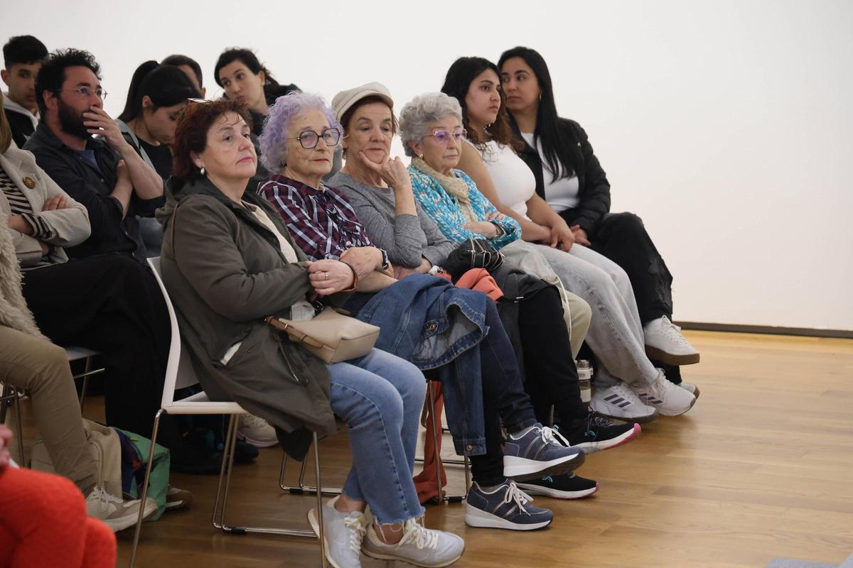 Público asistente al coloquio celebrado en el Museo MARCO.