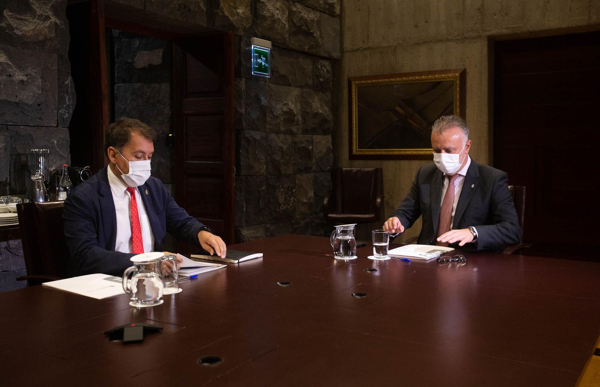 Reunión presidente del Gobierno canario, Ángel Víctor Torres, con el alcalde Santa Cruz de Tenerife, José Manuel Bermúdez.