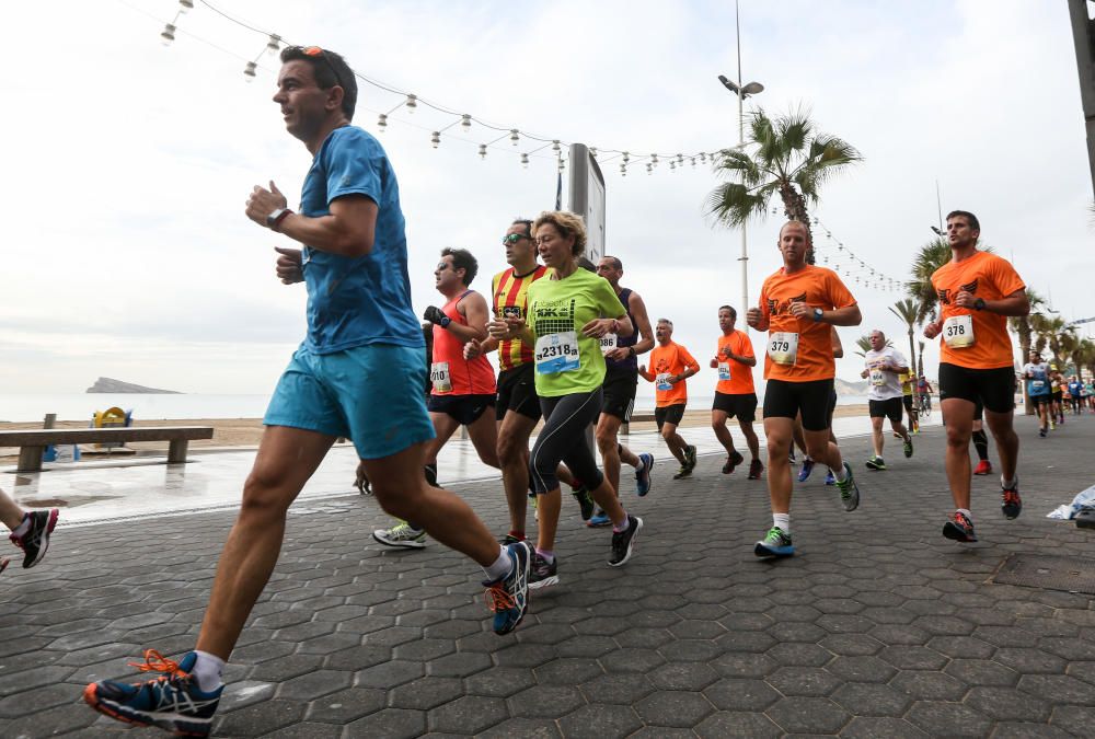 Los veteranos atletas triunfan en la prueba de Benidorm que reunió a más de 2.500 deportistas.