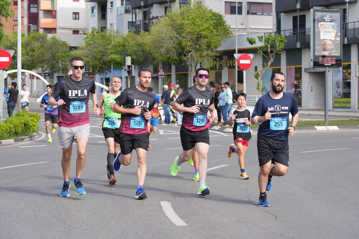 Búscate en las fotos de la Carrera de las Empresas en Castellón