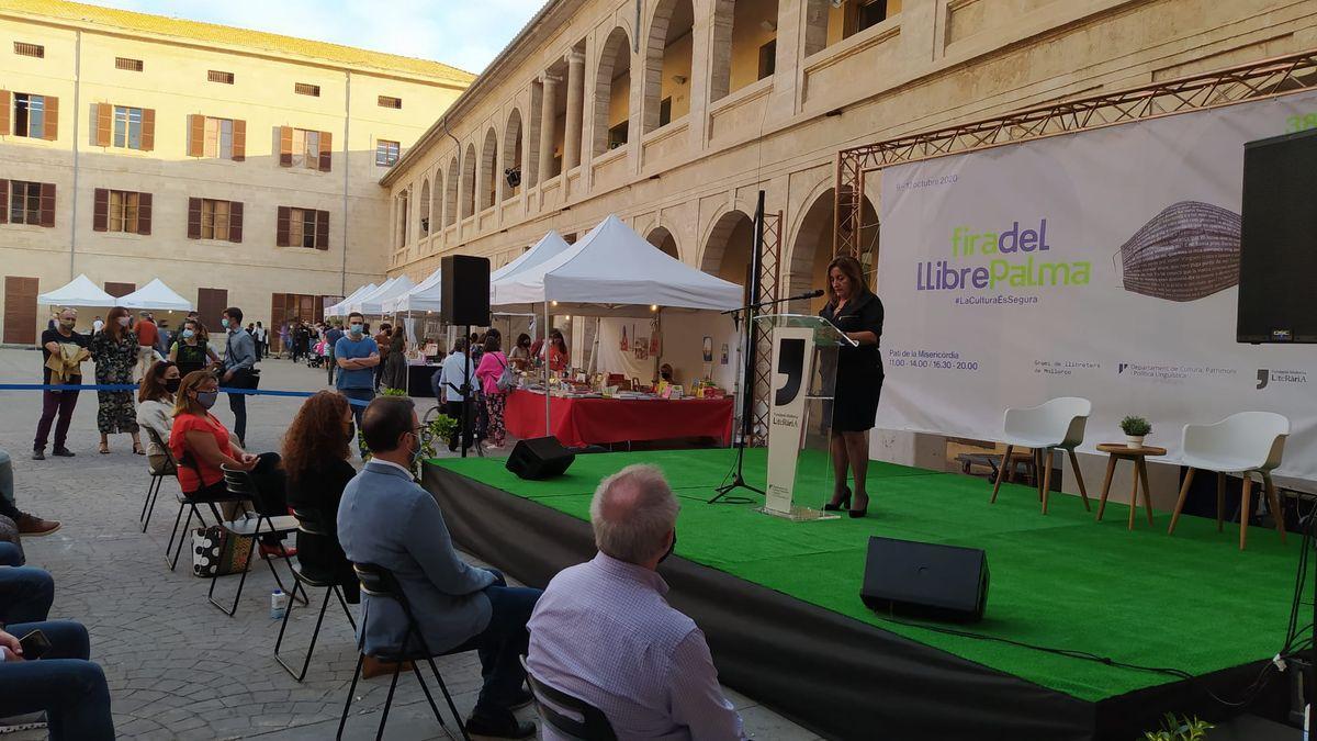 Fanny Tur, pregonera de la Fira del Llibre: “Los libros nos hacen libres, por eso dan miedo”