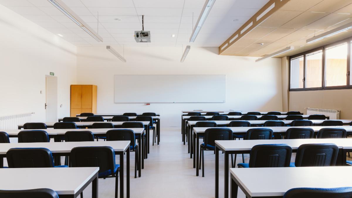 Un docente alemán prohíbe usar ordenadores y un alumno reacciona llevando a clase un anticuado dispositivo