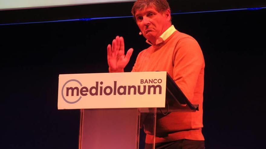 Toni Nadal, durante la conferencia que ofreció el pasado martes por la noche en el teatro Apolo de Barcelona.