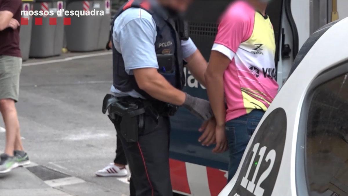 Cuatro detenidos en Barcelona en un dispositivo policial contra los robos violentos y los hurtos