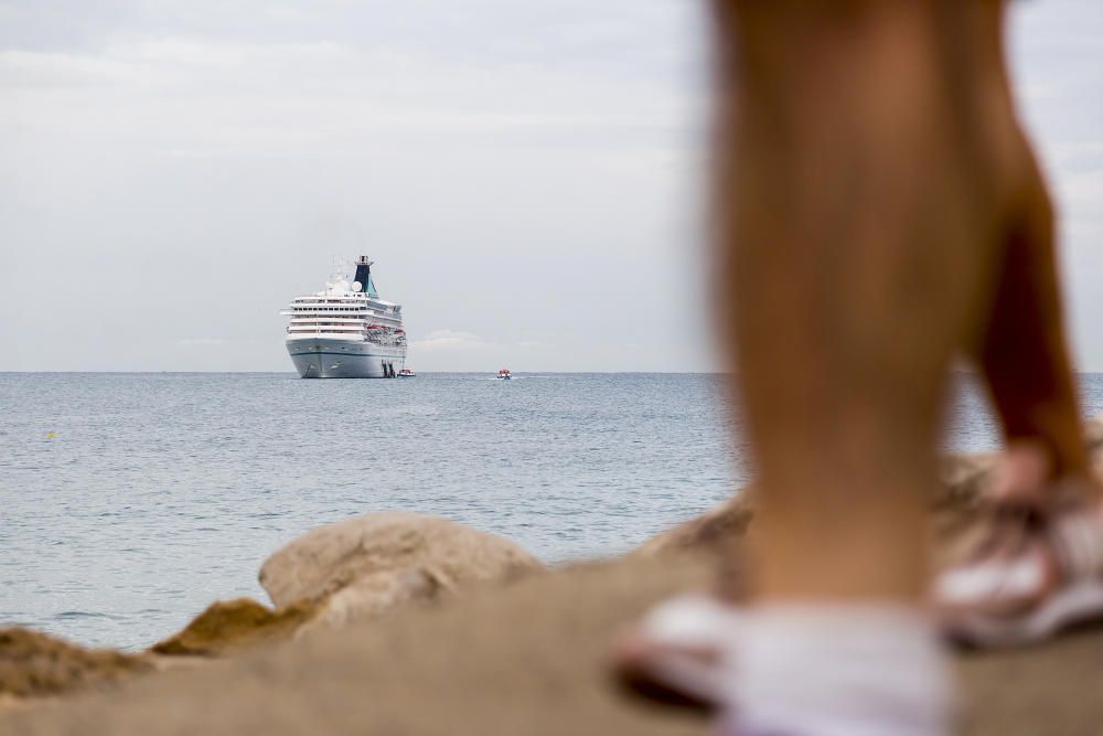 Cruceristas con acento alemán en Benidorm