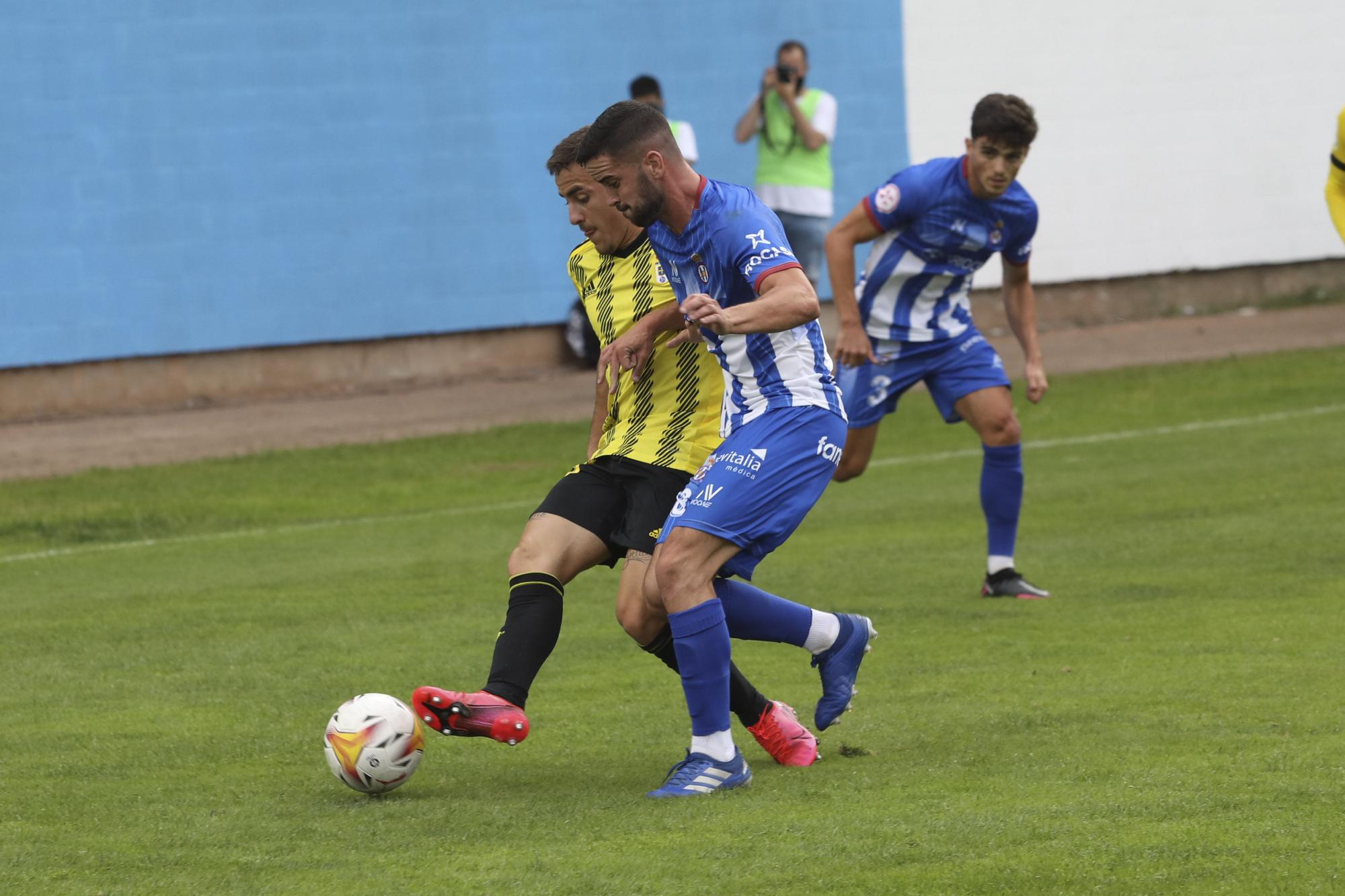 Las imágenes del partido del Oviedo contra el Avilés