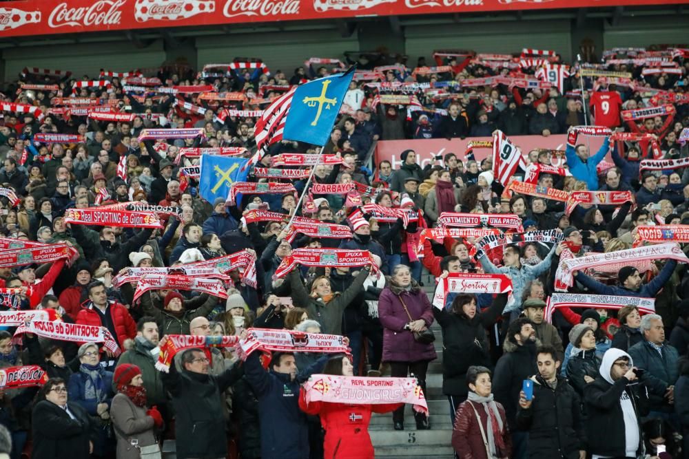 Miles de personas despiden a Quini en un abarrotado estadio de El Molinón