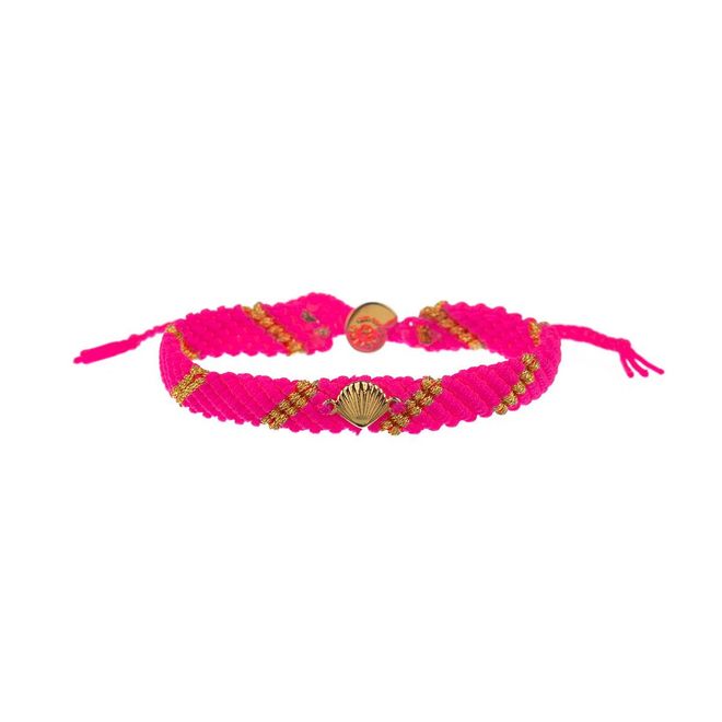 Pulsera rosa de hilo con detalles dorados