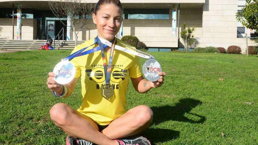 Lorena González con algunas de las medallas que ha ganado en su carrera deportiva. // Gonzalo Núñez