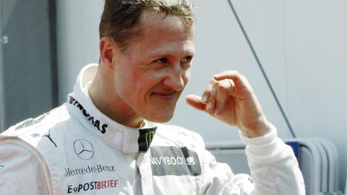 Michael Schumacher celebra su clasificación en la 'pole', este sábado, en Montecarlo.