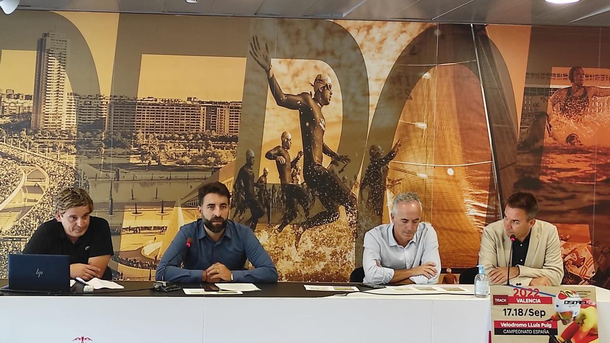 se ha presentado, en la sala de prensa de la Fundación Deportiva Municipal, el Campeonato de España Pista Adaptada y el València European Paracycling Cup.