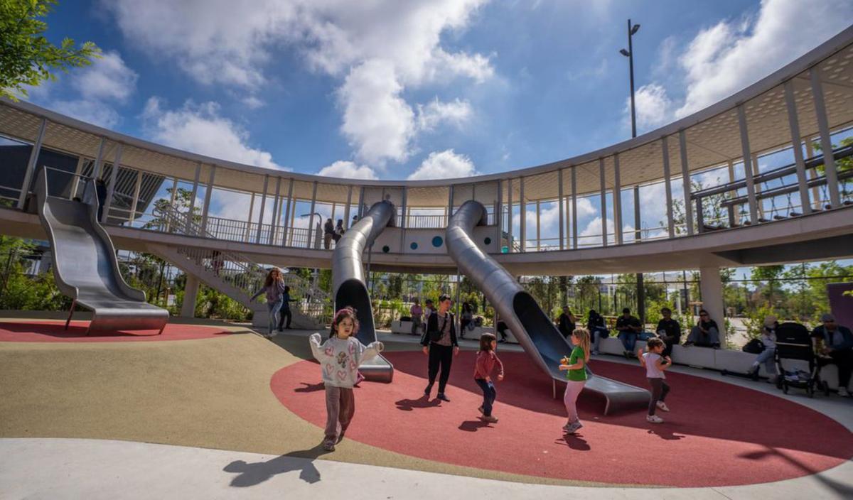 BCN canvia  i la diàspora residencial s’accelera  | JORDI OTIX