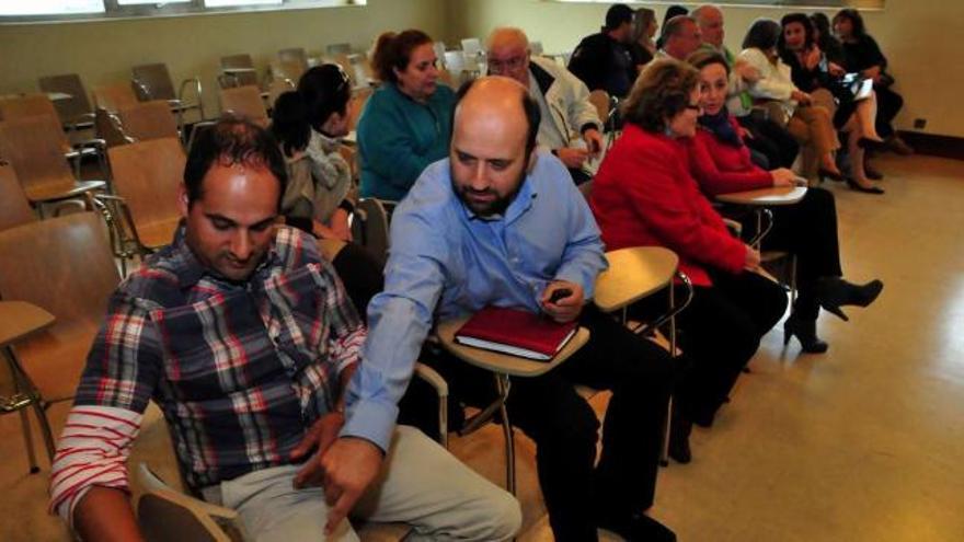 La número 5 del PP por Lugo, Susana López Abella, reunió a una veintena de colectivos en el Auditorio municipal de Vilagarcía.  // Iñaki Abella