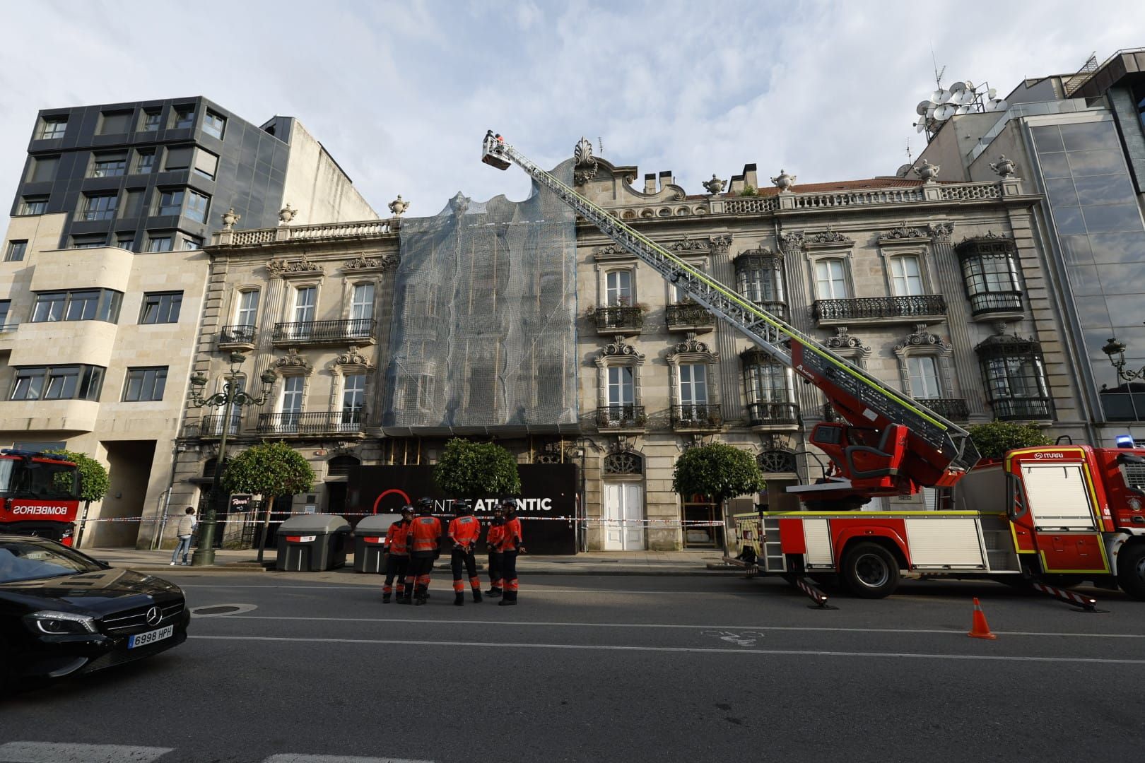 Un edificio en rehabilitación colapsa en Areal