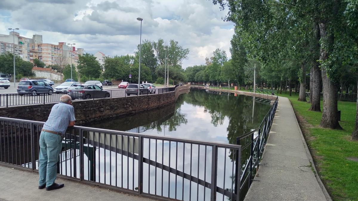 El canal de baños de La Isla de Plasencia, ya abierto.