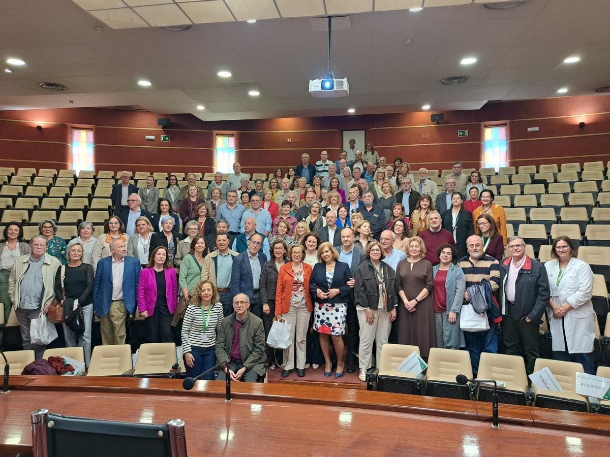 Homenaje del Virgen del Rocío a profesionales jubilados en Sevilla