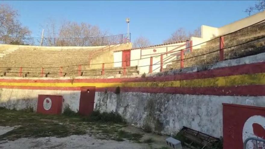 La plaza de toros de Alcúdia presenta un deplorable estado de abandono