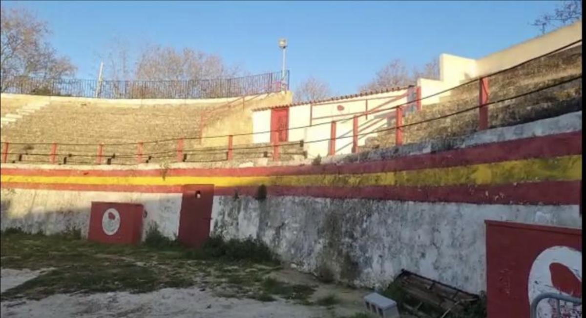 La plaza de toros de Alcúdia presenta un deplorable estado de abandono