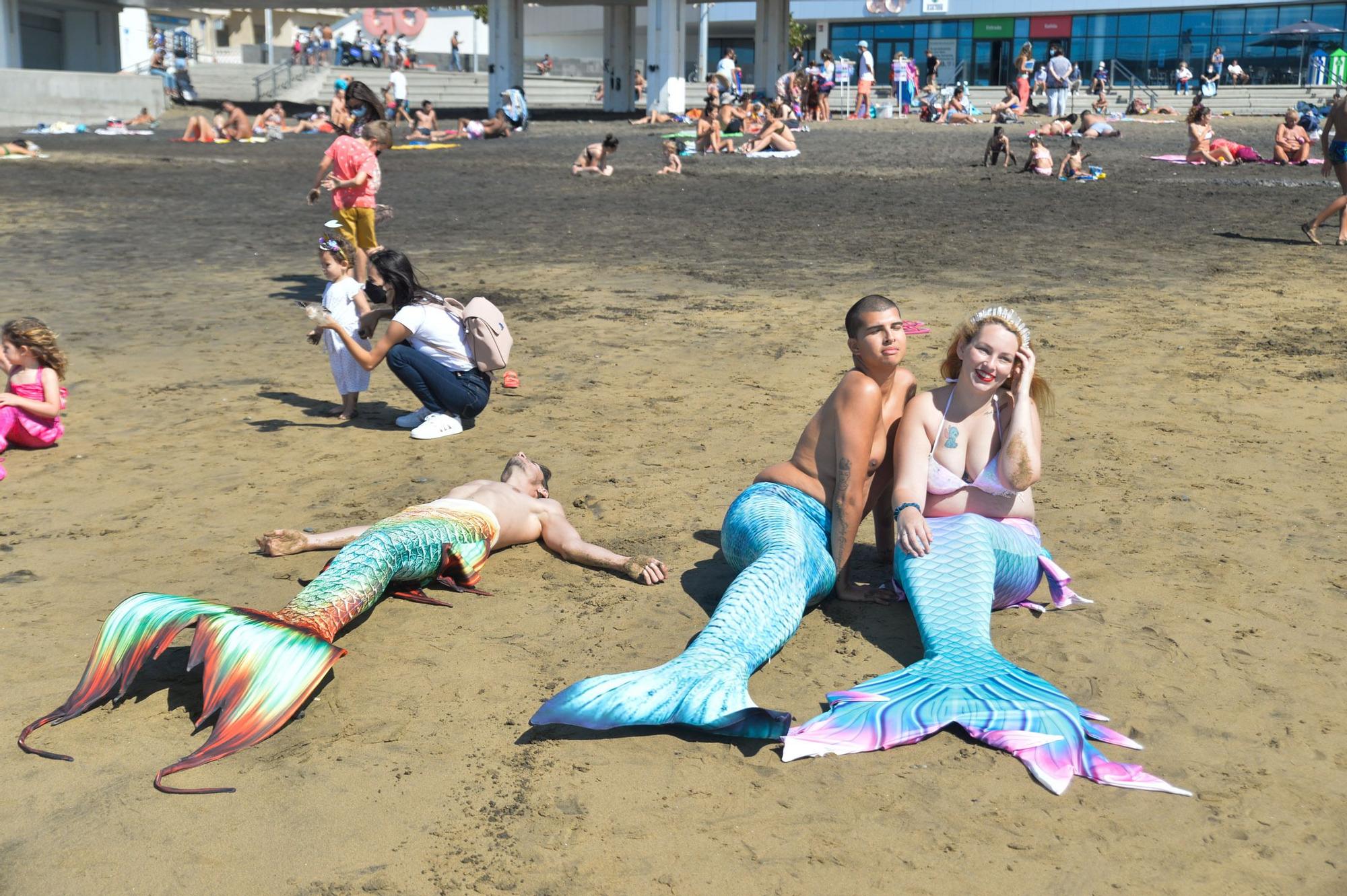 Actividades en la playa de Las Canteras de la primera escuela de sirenas y tritones de Gran Canaria (8/05/2021)