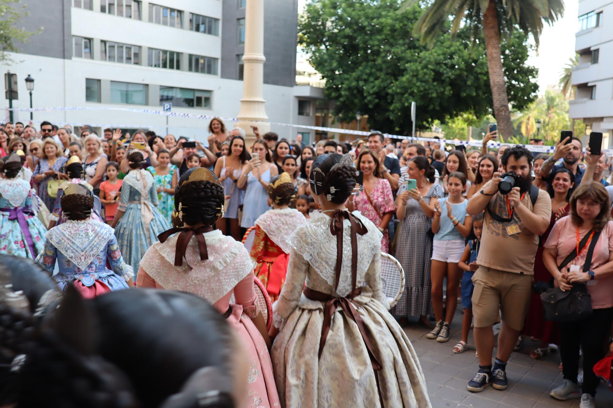 Las candidatas a Fallera Mayor e Infantil de València 2024 cierran la Fira en la Batalla de Flores