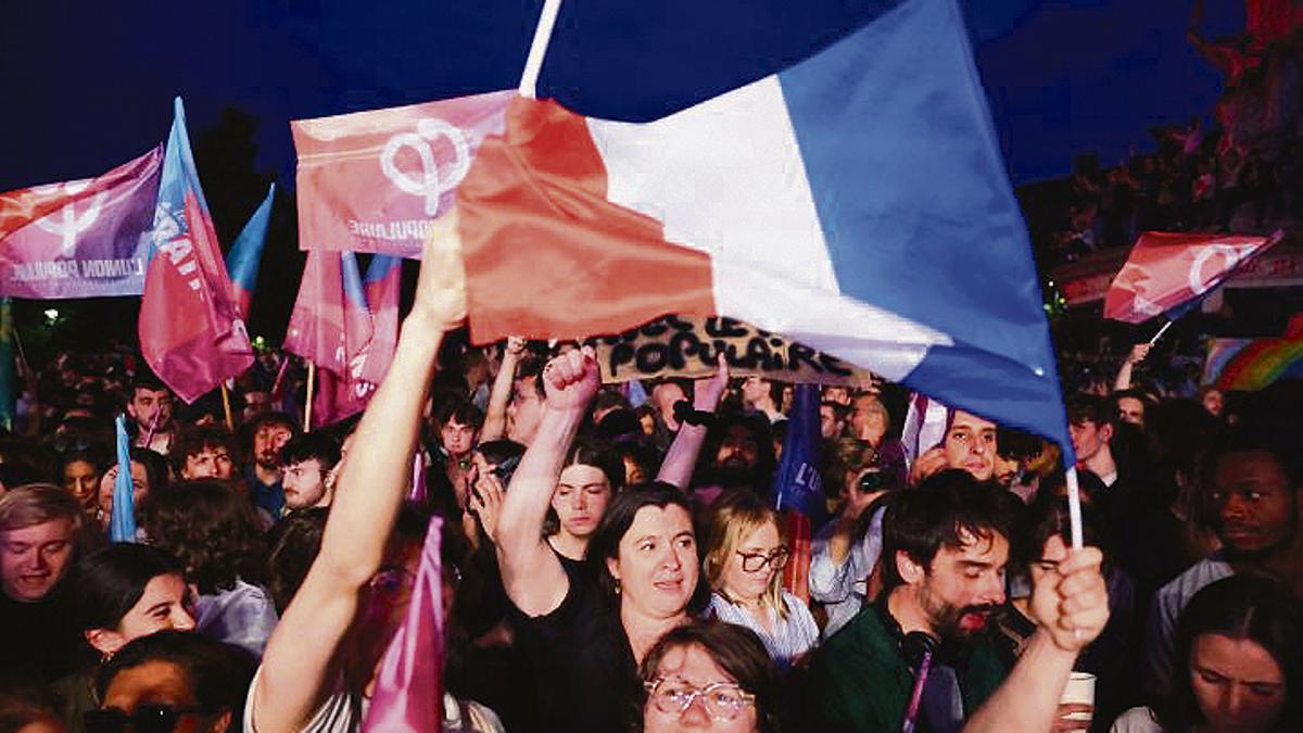 Miles de simpatizantes salen a la calle en Francia contra el avance de la Agrupación Nacional.