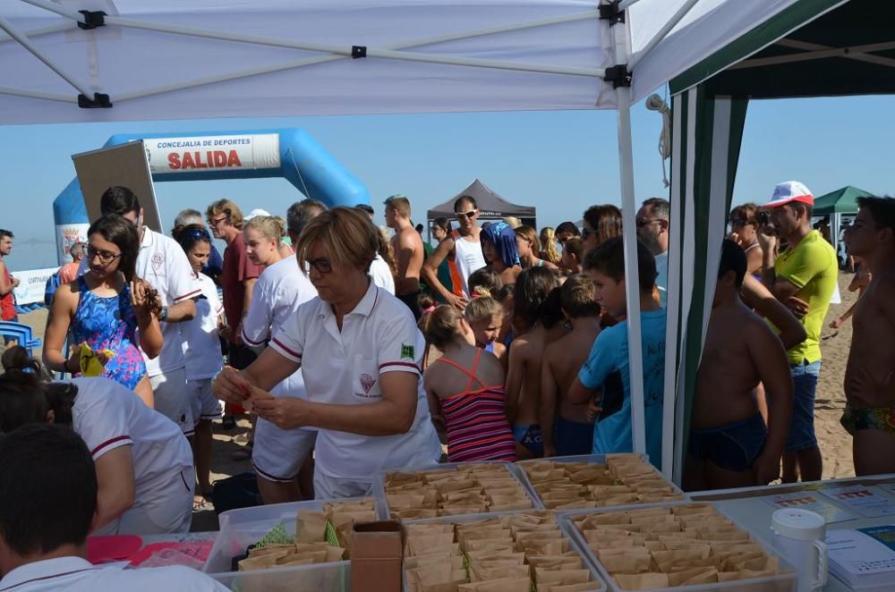 Más de 200 participantes 'se mojan' por la esclerósis múltiple en Playa Paraíso