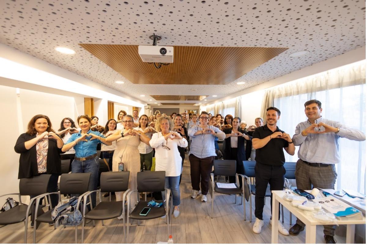 Foto de familia de la jornada para gobernantas y equipos de Housekeeping impulsada por Netibiza.