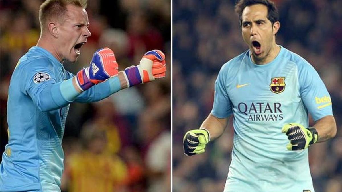 Marc-André Ter Stegen y Claudio Bravo celebran sendos goles del FC Barcelona durante la temporada 2014-15