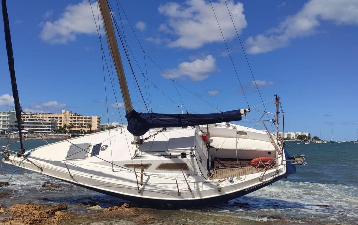 El paso de ‘Betty’ deja barcos encallados y destrozados | TERESA VEGA