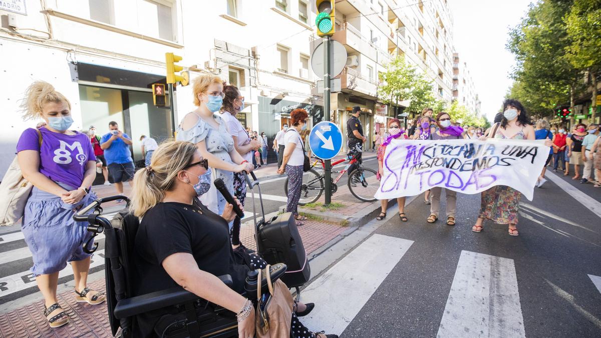 Concentración contra la violación del Castillo Palomar, en Zaragoza, tras el grave suceso.