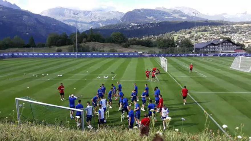 El Valencia entrena duro en un paisaje espectacular