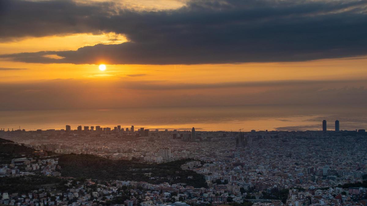 Salida del sol en Barcelona, el 4 de octubre del 2023