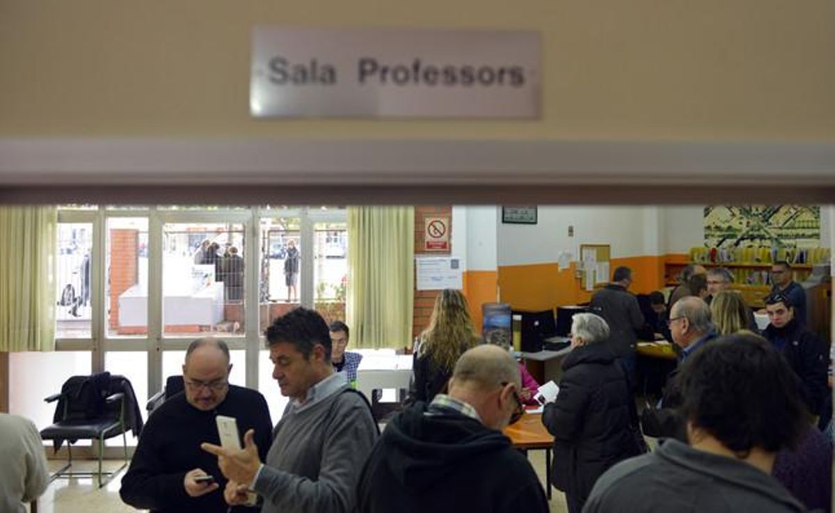 Consulta 9-N a l’Institut Icària de Barcelona.