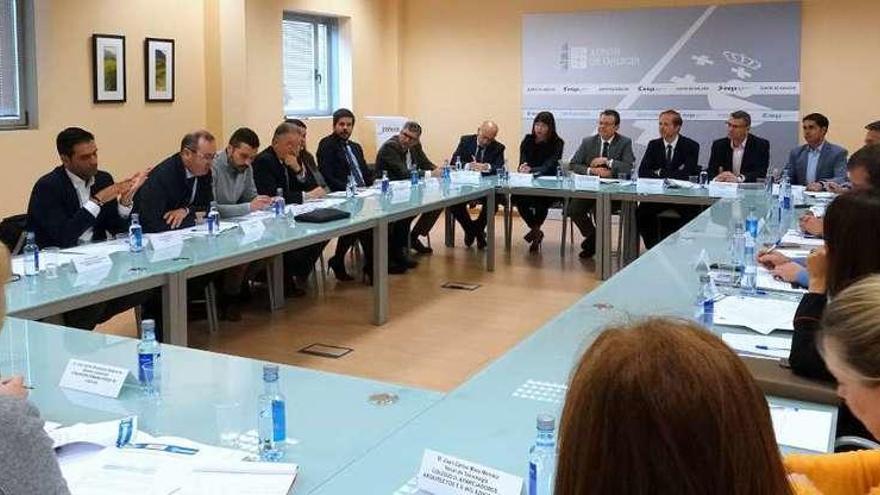 Reunión del comité organizador del certamen, ayer, en las instalaciones del Inega (Santiago de Compostela).