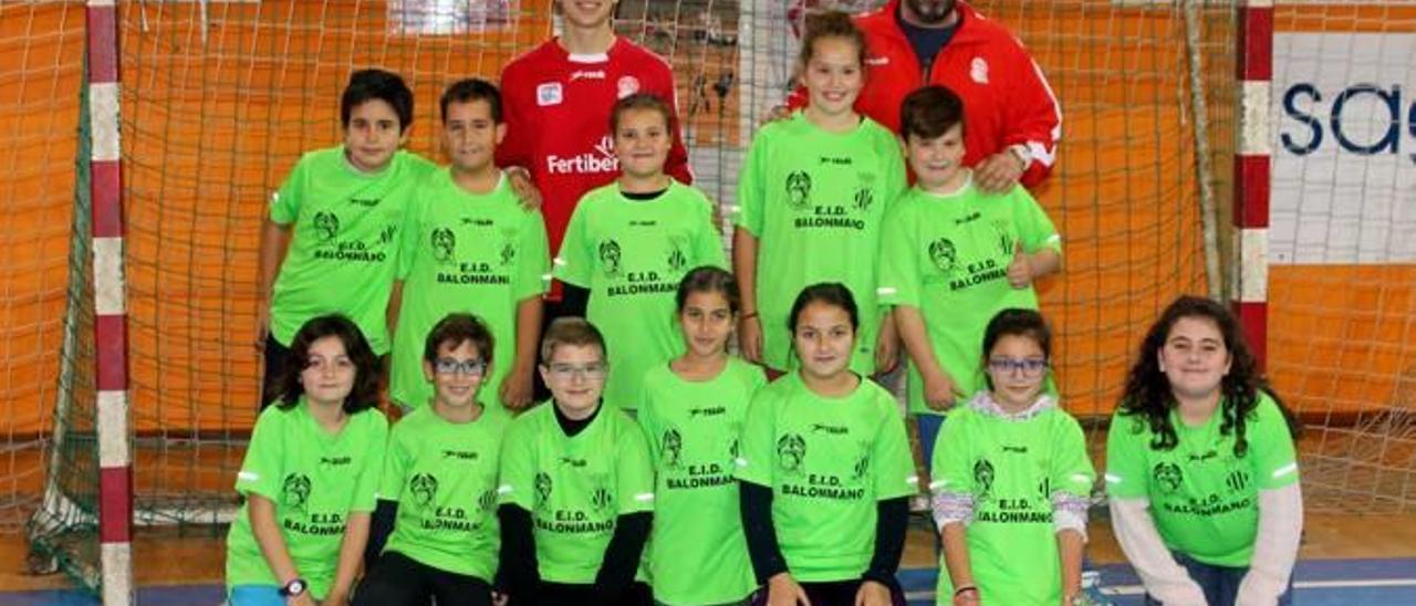 El balonmano domina en los colegios del Port de Sagunt