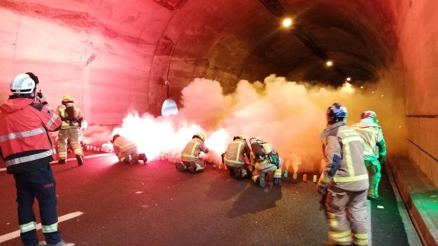 Simulacre d&#039;accident de trànsit en un túnel de l&#039;A-26 a Sant Joan les Fonts