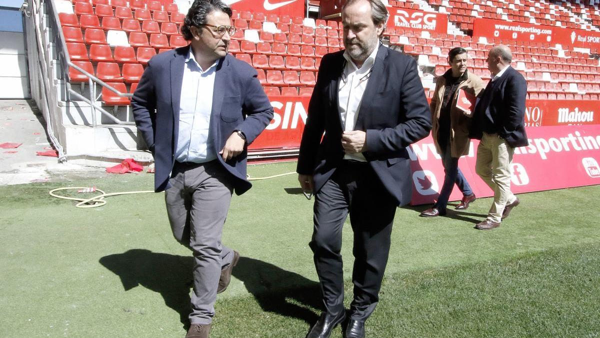 Por la izquierda, Fernando Losada y Ramón de Santiago, en El Molinón.