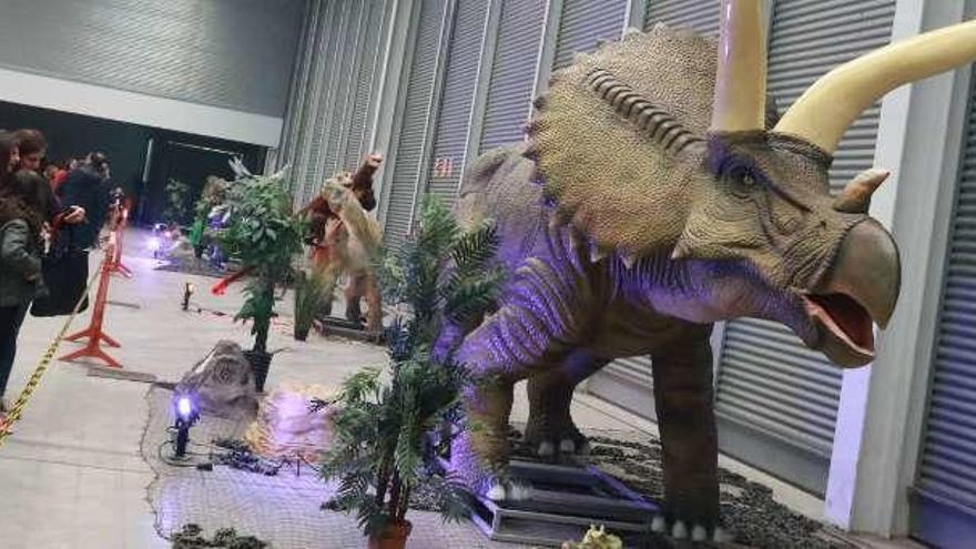 La mayor exposición de dinosaurios en movimiento &quot;coloniza&quot; el recinto ferial Ifeza