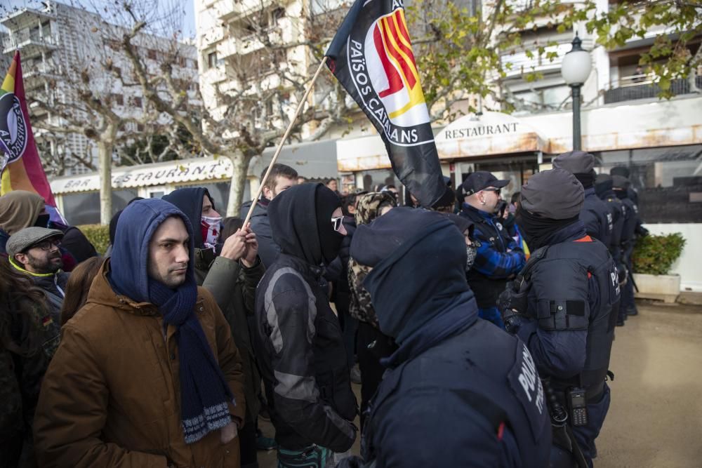 Enfrontament a Blanes entre antifeixistes i simpatitzants de Vox a Blanes