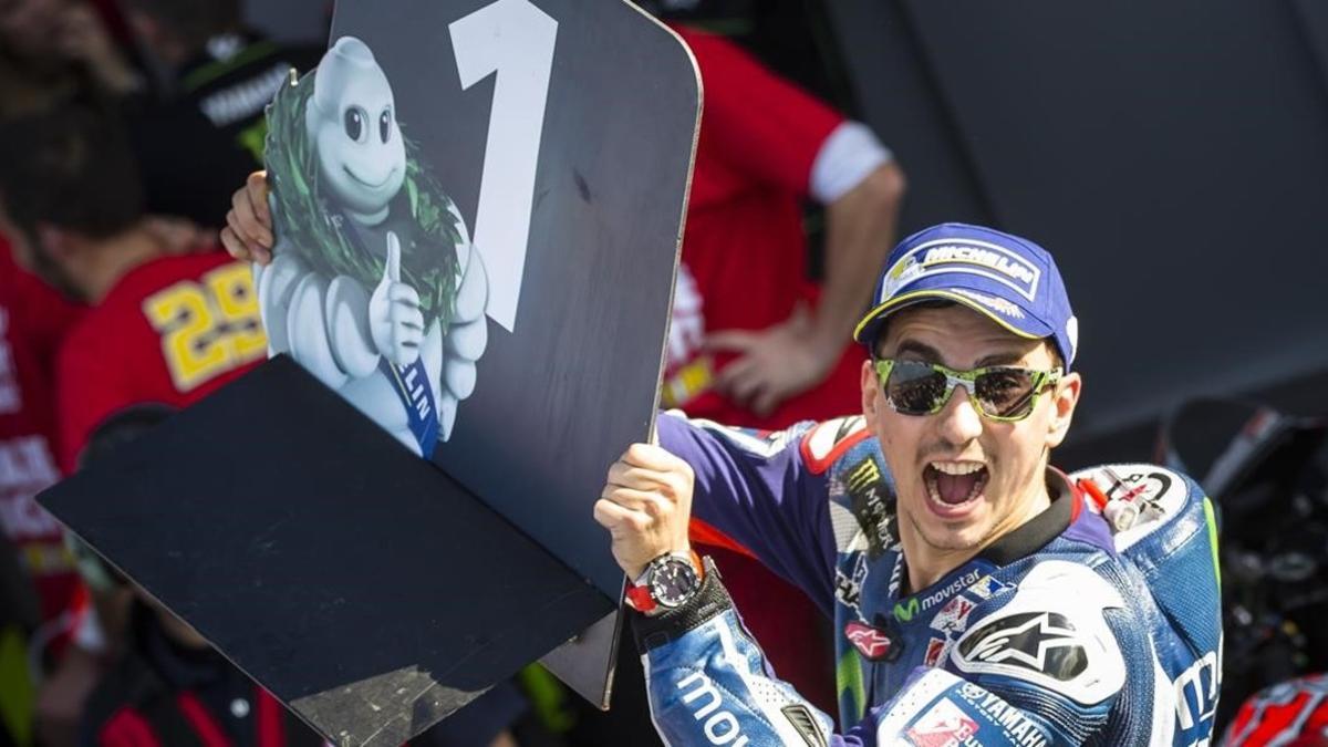 Jorge Lorenzo, tras vencer, en Valencia, con Yamaha, en el 2016.