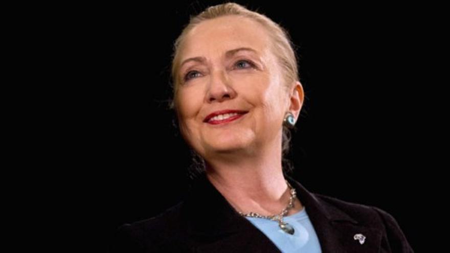 Hillary se sube a la pista de baile africana