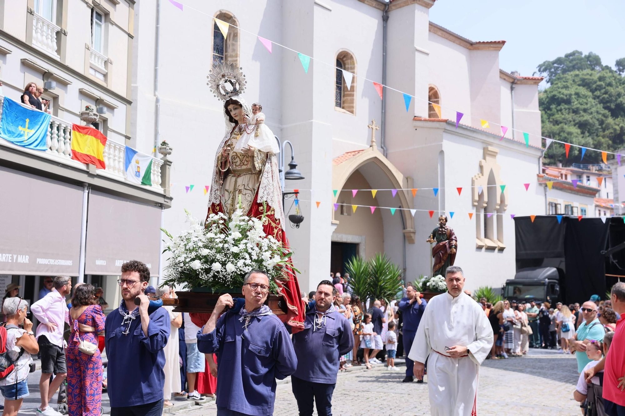 EN IMÁGENES: así fue el día de L'Amuravela en Cudillero