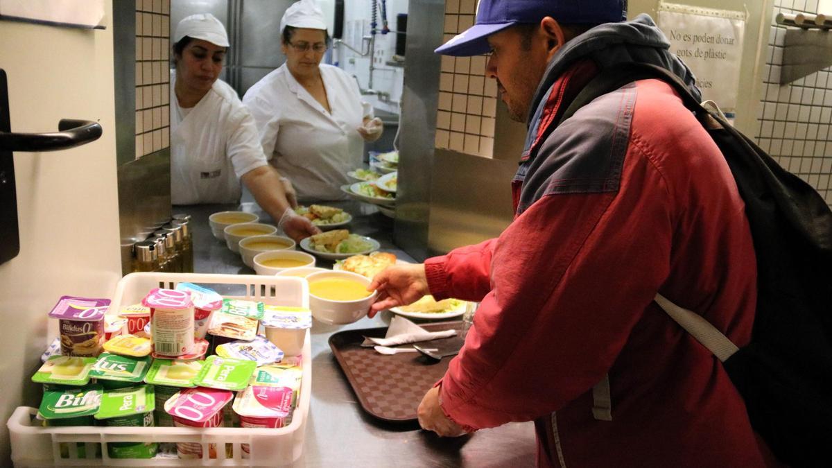 Un dels usuaris de La Sopa, en una imatge d'arxiu.